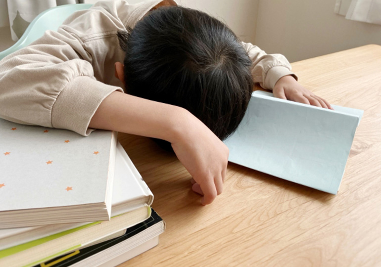 睡眠時間を削って勉強しても逆効果
